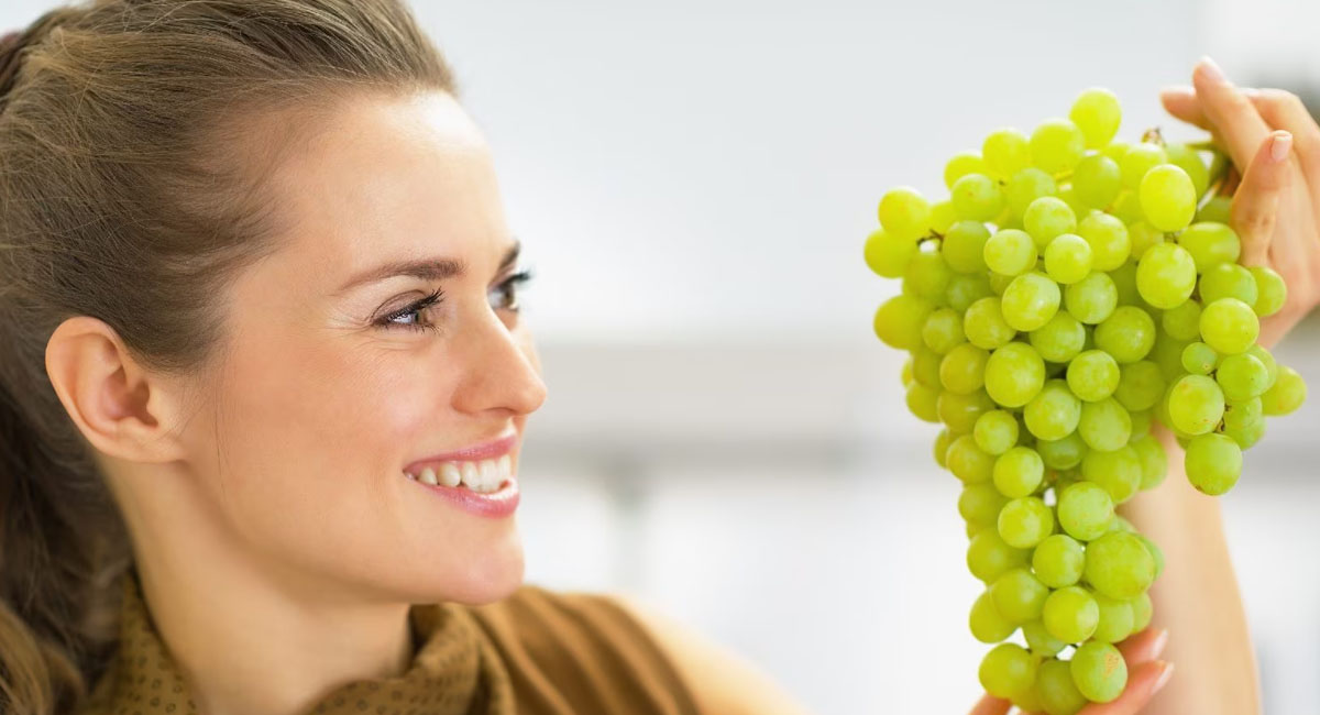 how-green-grapes-nourish-your-skin-inside-and-out